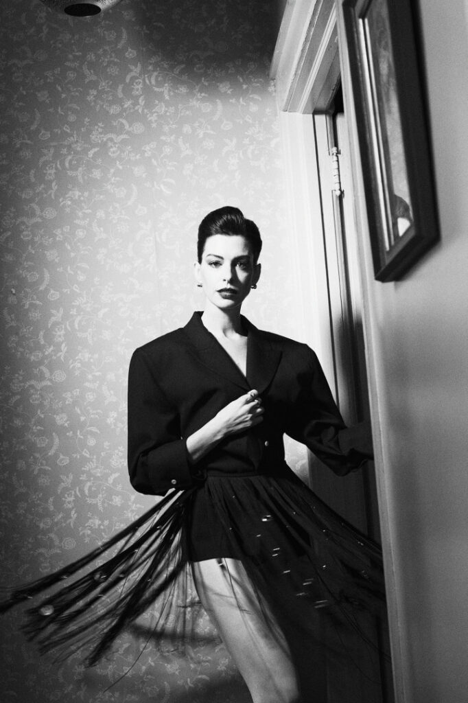 Celeb – Anne Hathaway – Nude