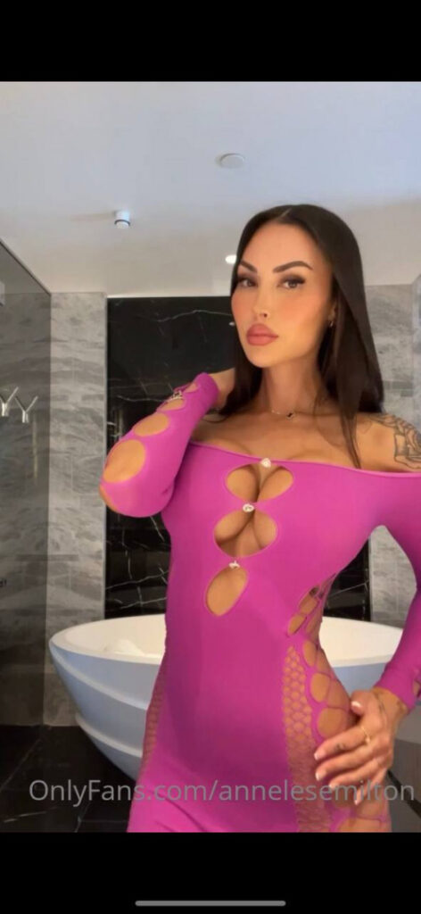 Instagram – Annelese Milton annelesemilton – Nude