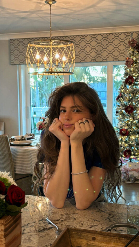 TikTok – Instagram – Petite – AnneMarie Morin – Nude