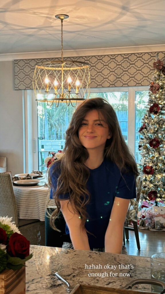 TikTok – Instagram – Petite – AnneMarie Morin – Nude