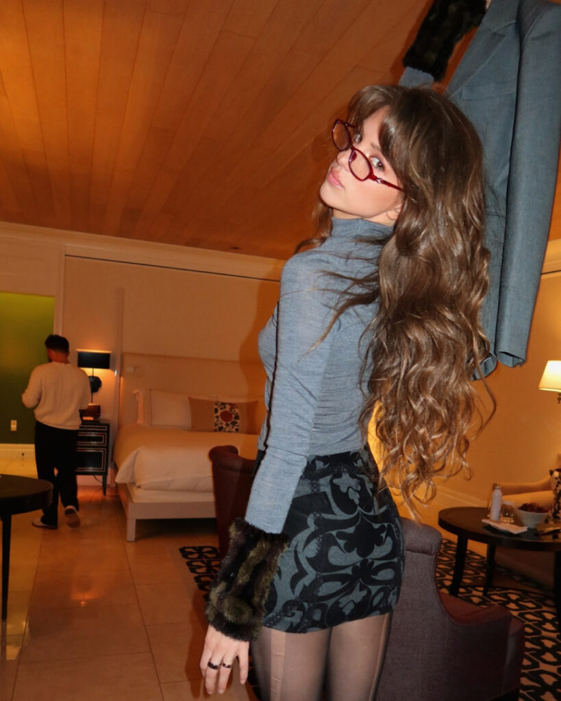 TikTok – Instagram – Petite – AnneMarie Morin – Nude