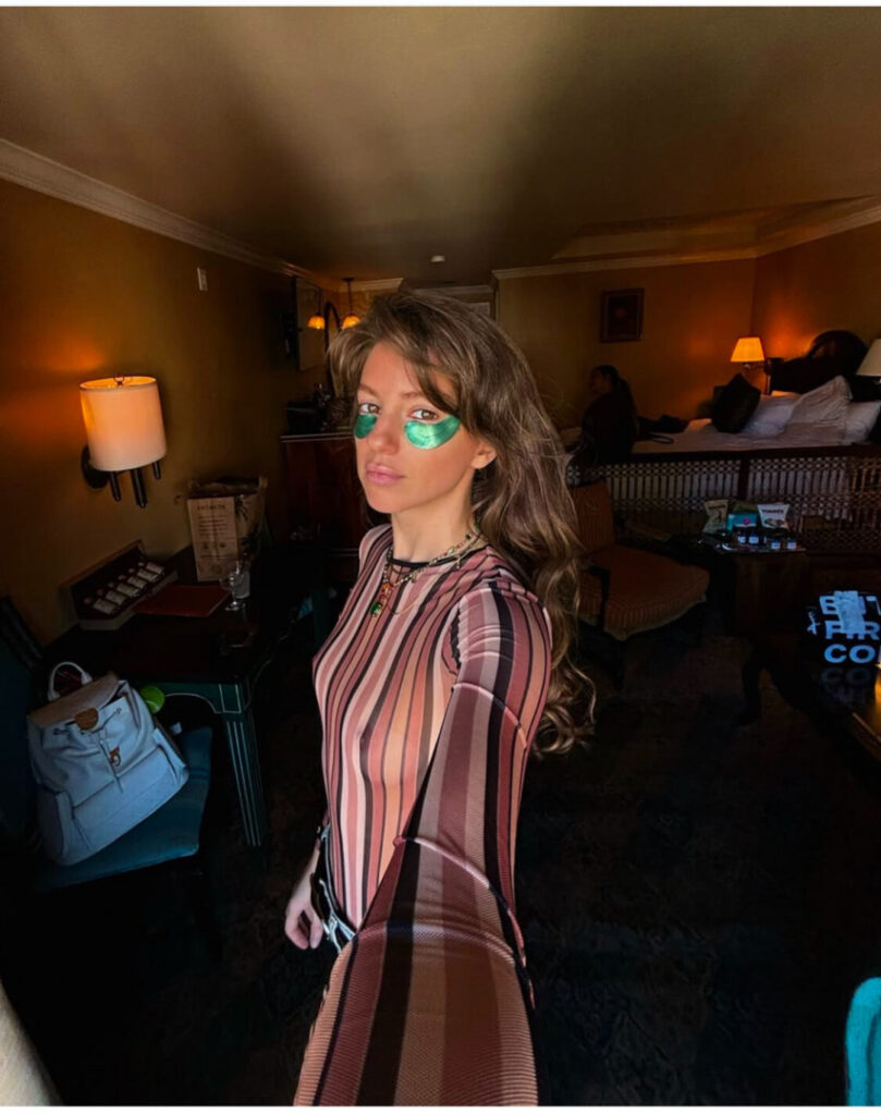 TikTok – Instagram – Petite – AnneMarie Morin – Nude