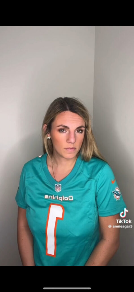 TikTok – Instagram – Annie Agar – Nude