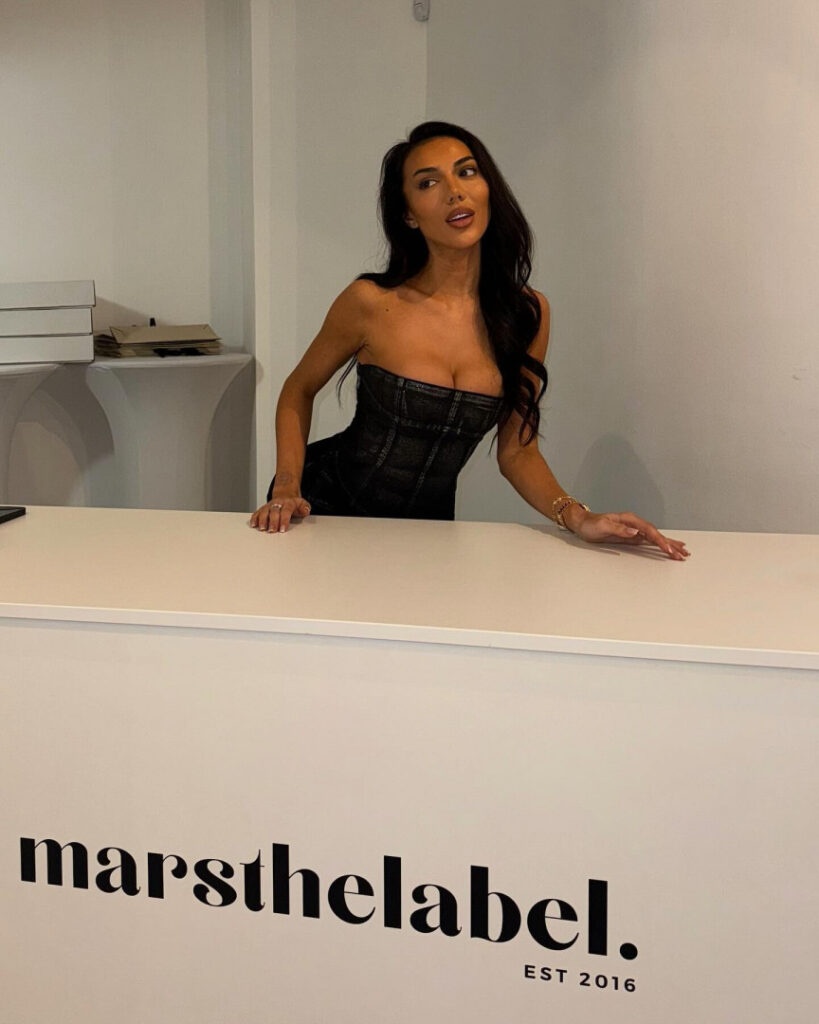 Instagram – Arianna Ajtar – Nude