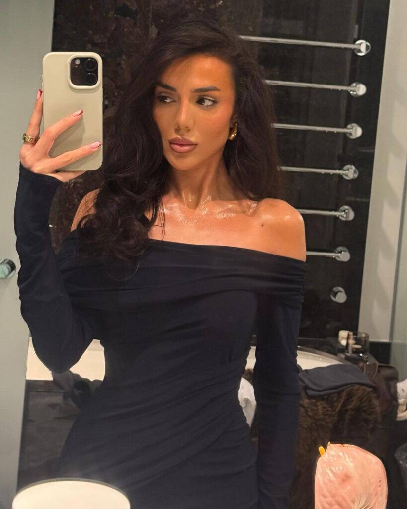 Instagram – Arianna Ajtar – Nude