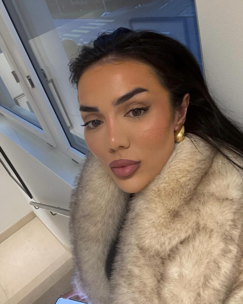 Instagram – Arianna Ajtar – Nude