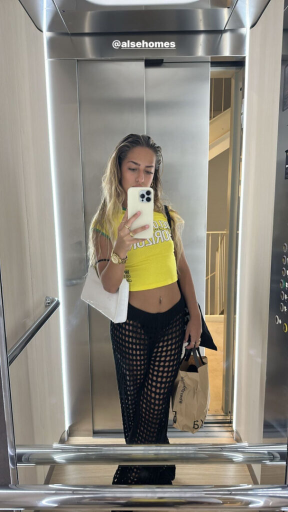 Instagram – Ariannmusic  / Ariadna Cabero Lemu – Nude