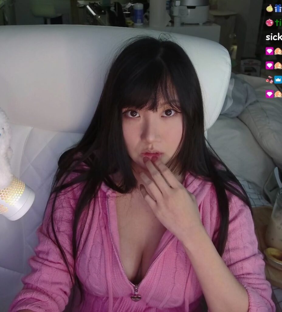 Twitch – Asian – AriaSaki – Nude