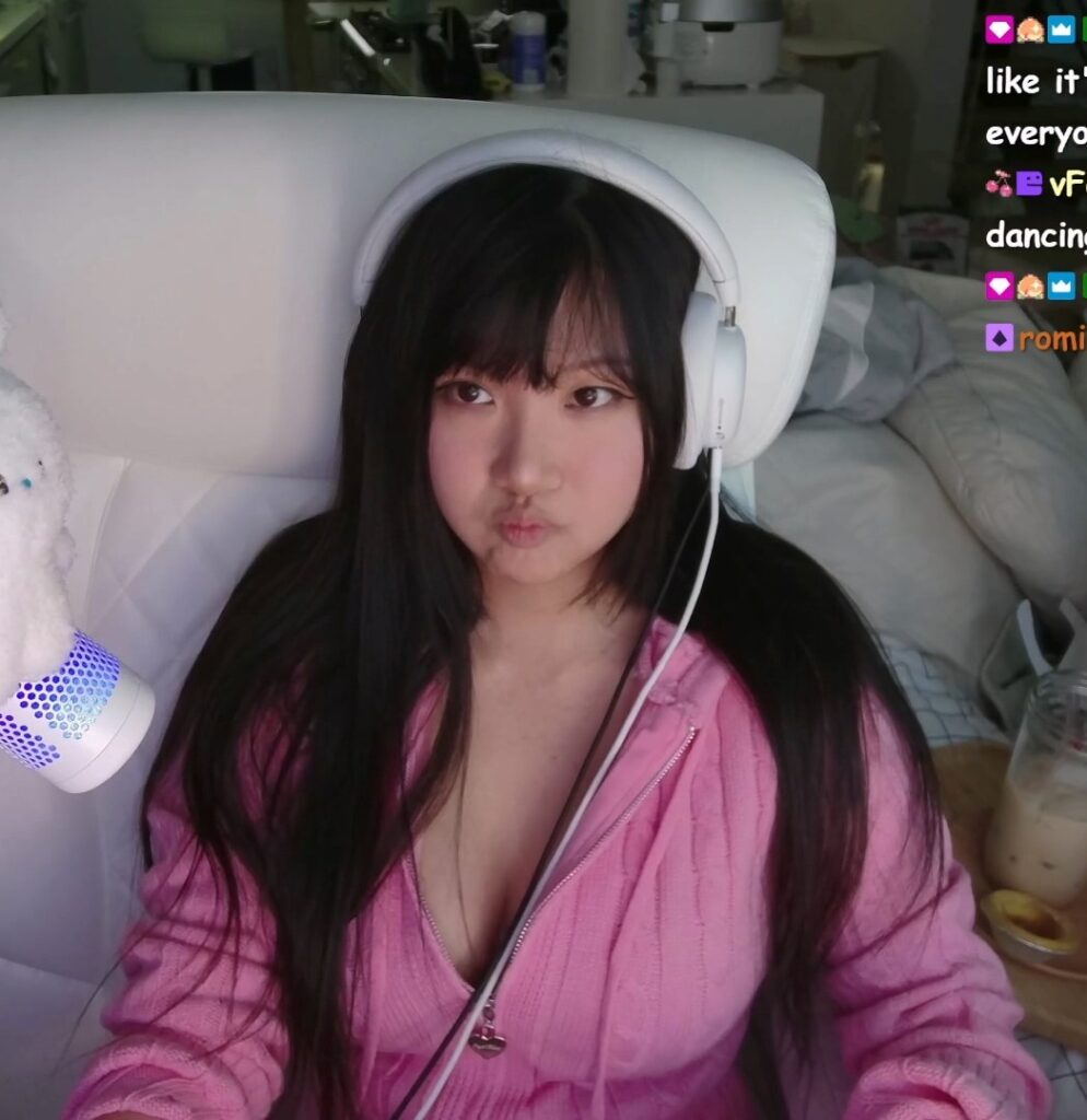 Twitch – Asian – AriaSaki – Nude