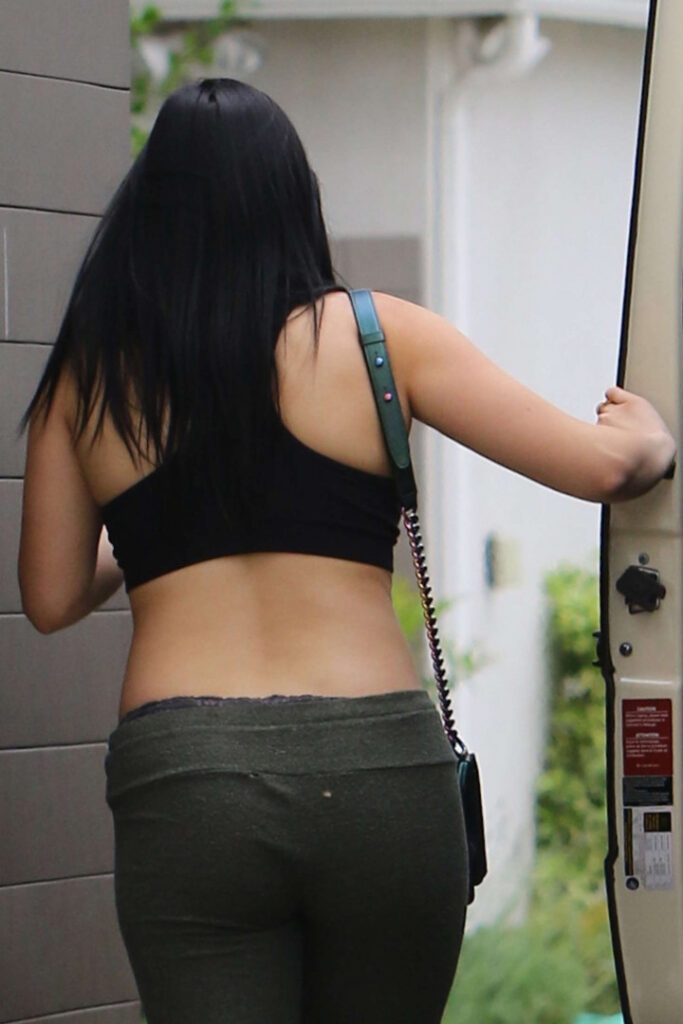 Celeb – Ariel Winter – Nude