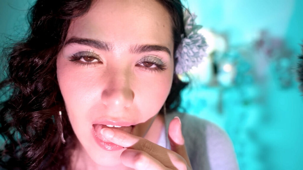 ASMR – Youtube – ASMR Glow/ Sharon Dubois – Nude