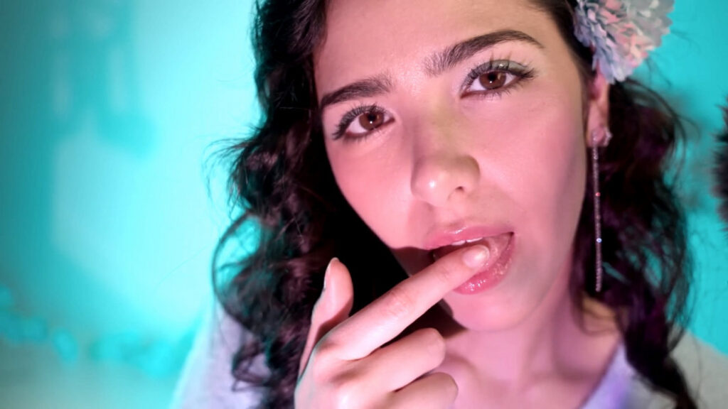 ASMR – Youtube – ASMR Glow/ Sharon Dubois – Nude