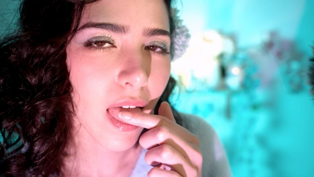 ASMR – Youtube – ASMR Glow/ Sharon Dubois – Nude