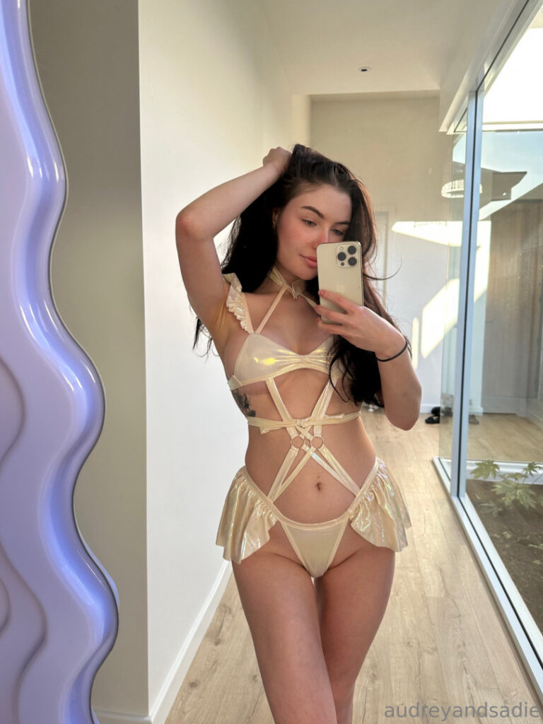 OnlyFans – Audrey & Sadie – Nude