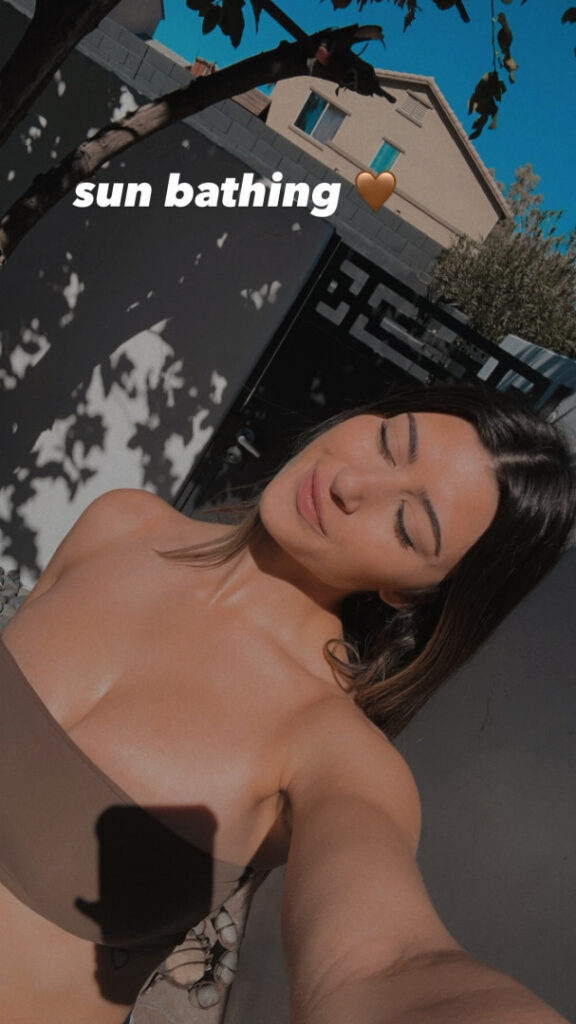 Instagram – Autumn Spooner – Nude