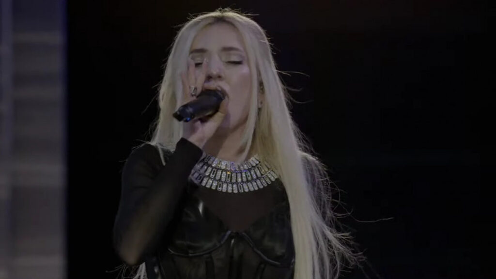 Celeb – Ava Max – Nude