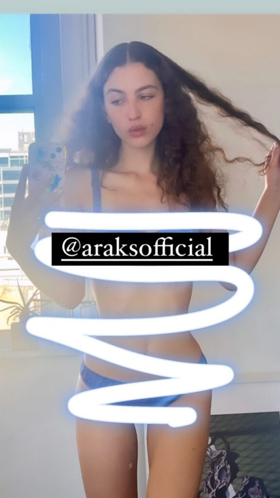 Instagram – Ava Pearlman – Nude