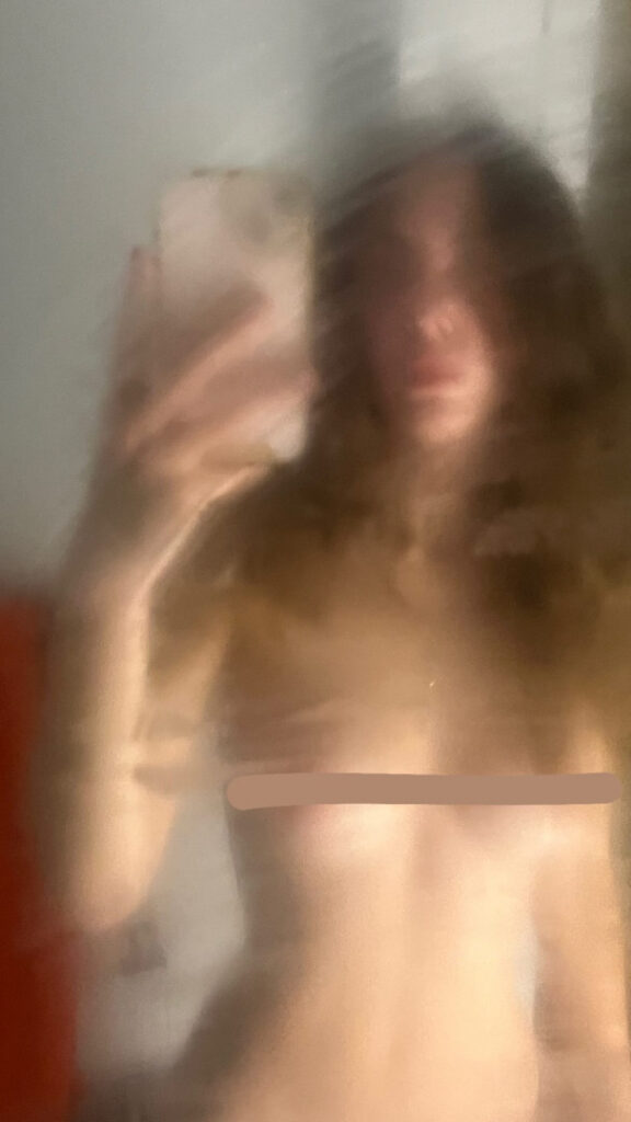 Instagram – Ava Pearlman – Nude