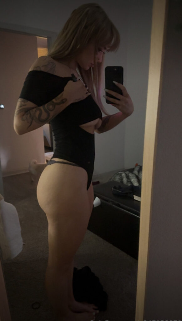 OnlyFans – TikTok – Avaree.ee / Avare.ee / Avababy – Nude Leaks