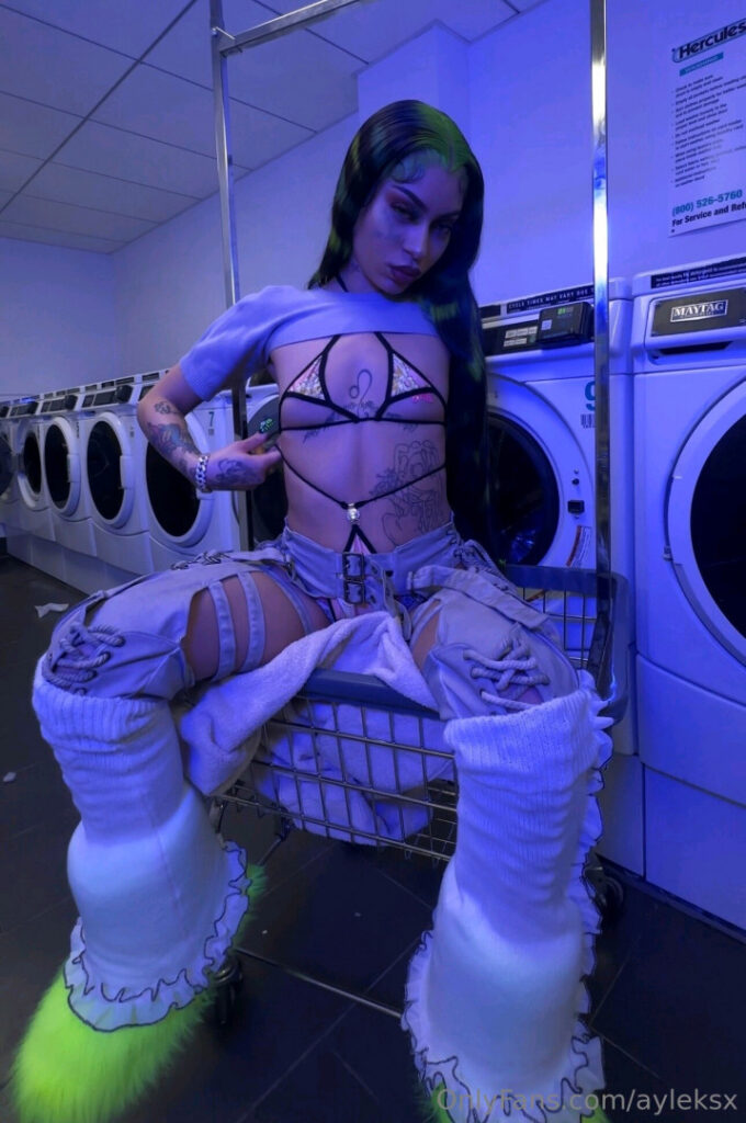 OnlyFans – T H I C C – Petite – Ayleks – Nude