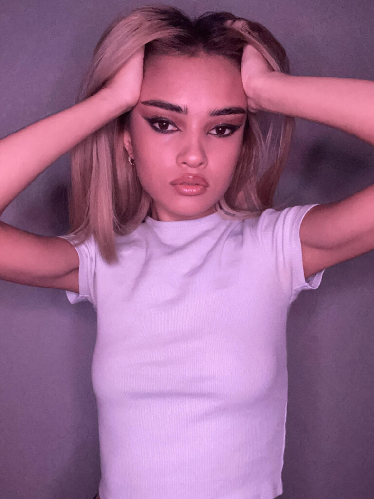 Cam Girls – Babyface_cb – Nude Leaks