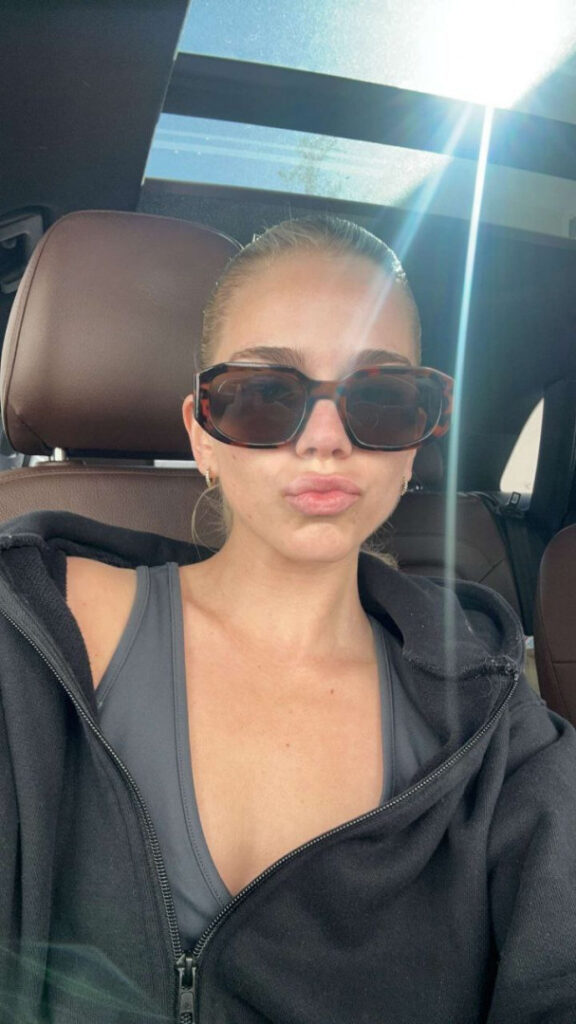 TikTok – Instagram – Becca Means / beccameans – Nude