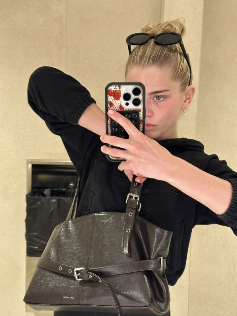 TikTok – Instagram – Becca Means / beccameans – Nude