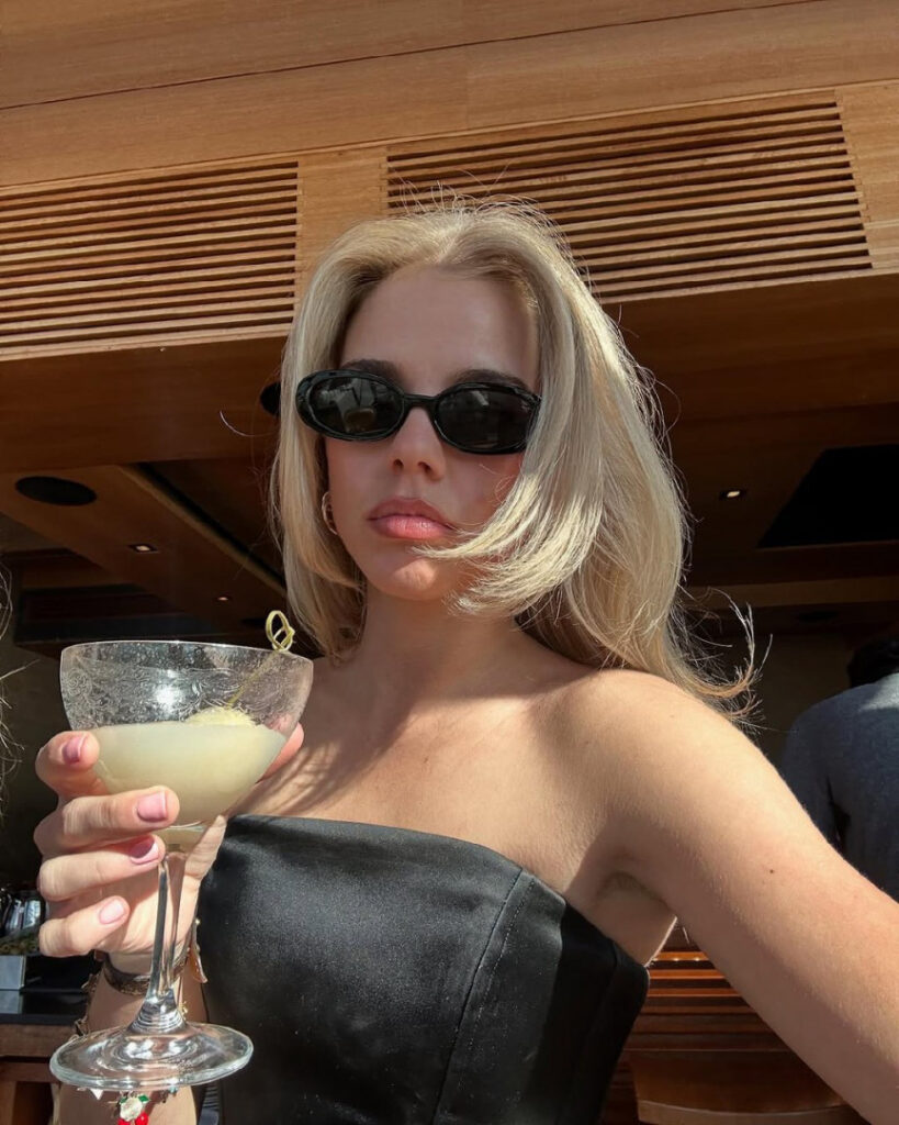 TikTok – Instagram – Becca Means / beccameans – Nude