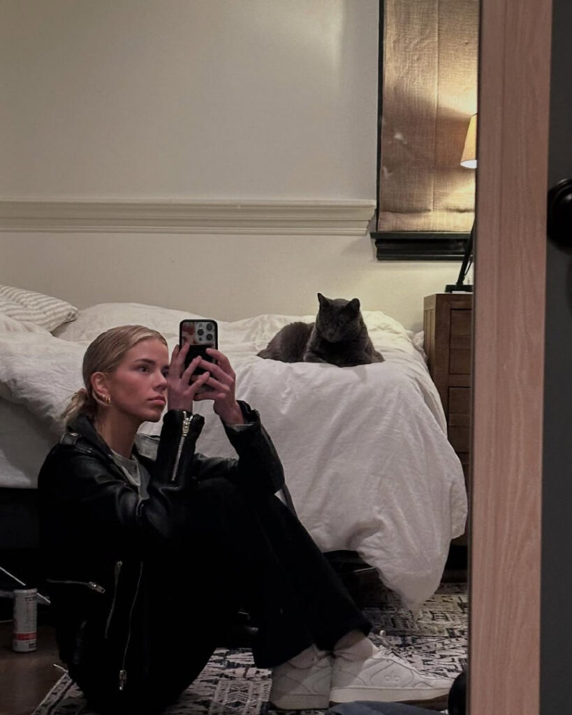 TikTok – Instagram – Becca Means / beccameans – Nude