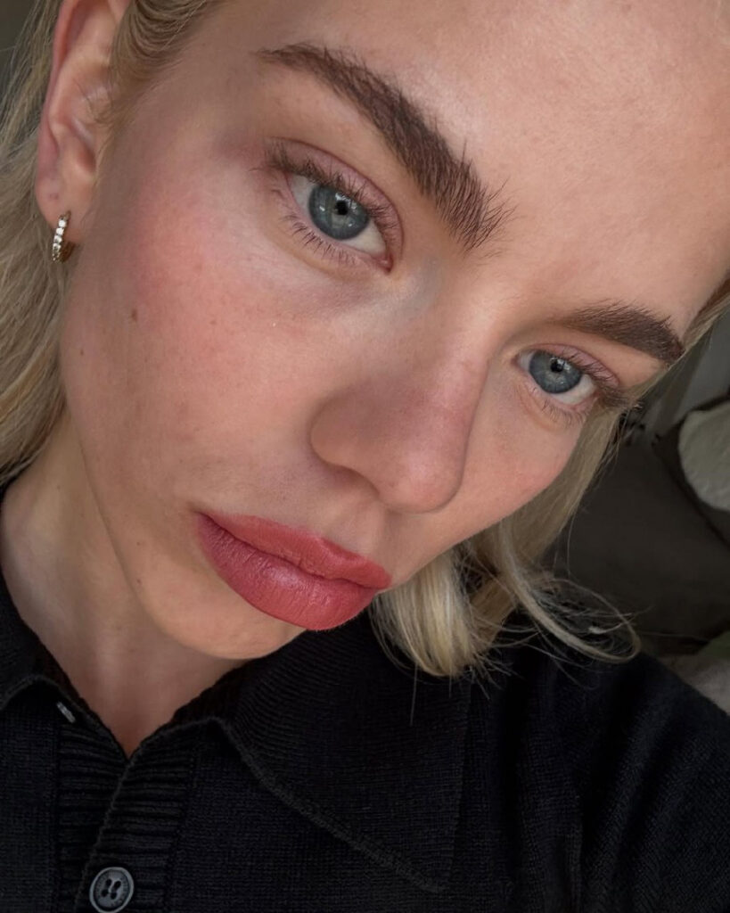 TikTok – Instagram – Becca Means / beccameans – Nude