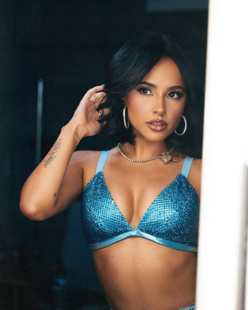 Celeb – Becky G – Nude