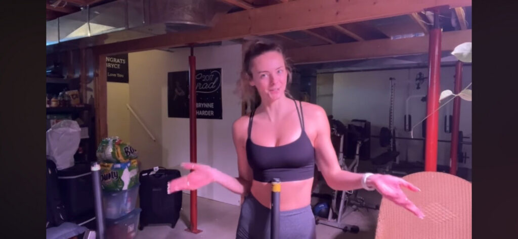 ASMR – Youtube – Beez ASMR – Nude