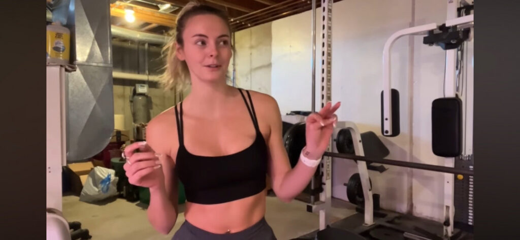 ASMR – Youtube – Beez ASMR – Nude