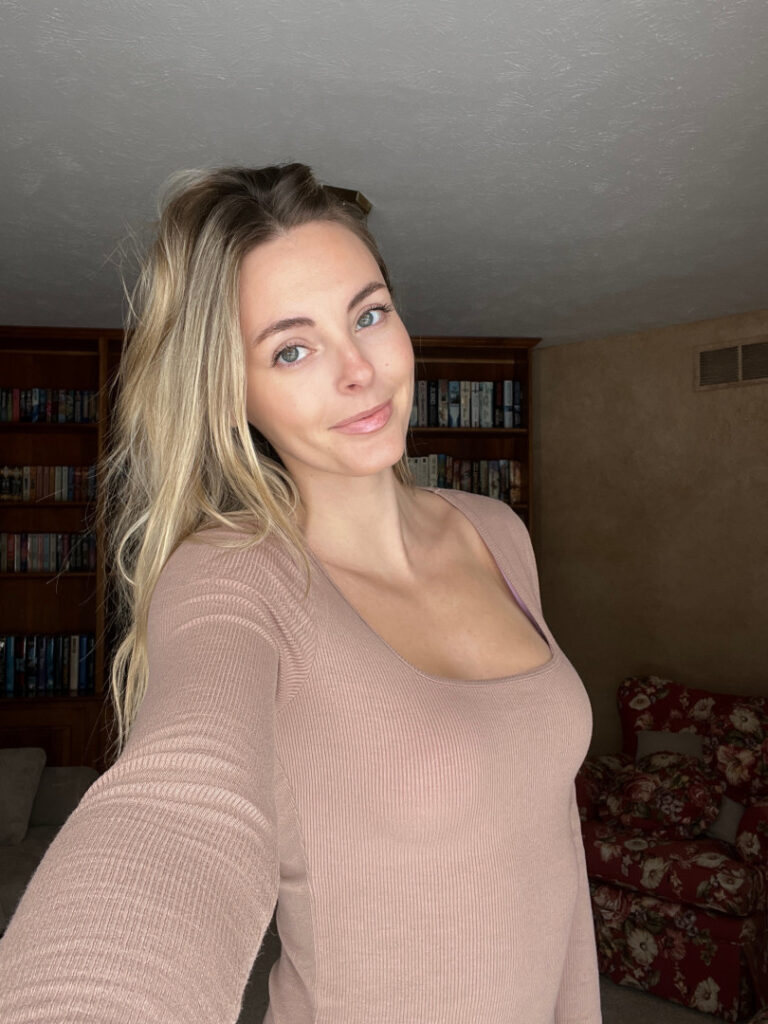 ASMR – Youtube – Beez ASMR – Nude