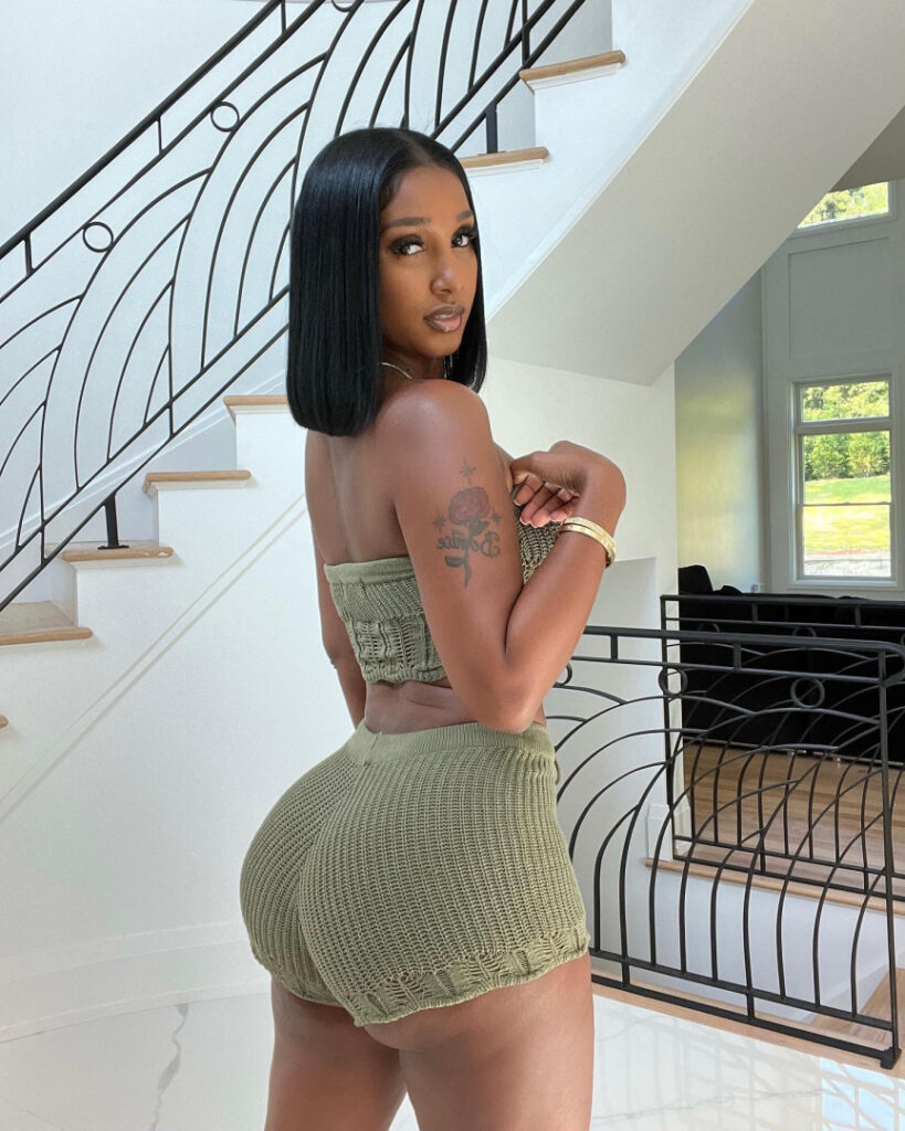 Instagram – MILF – Ebony – Bernice Burgos – Nude