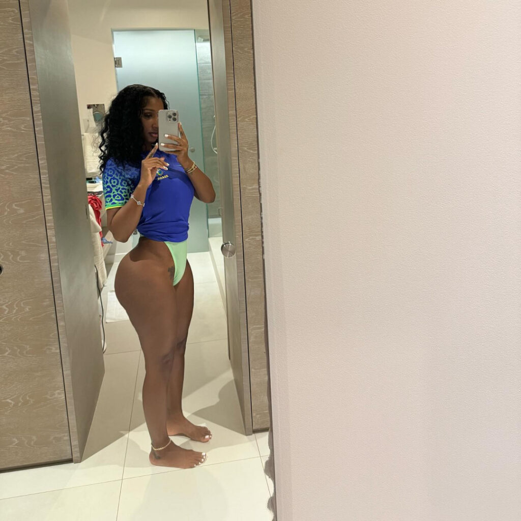 Instagram – MILF – Ebony – Bernice Burgos – Nude