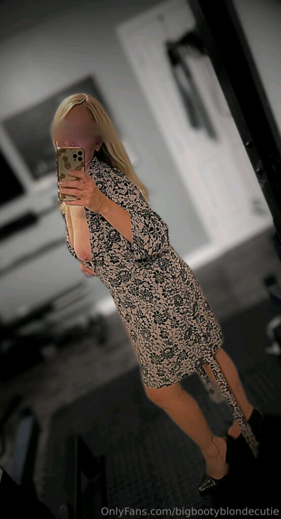 OnlyFans – MILF – Big booty blonde cutie – Nude