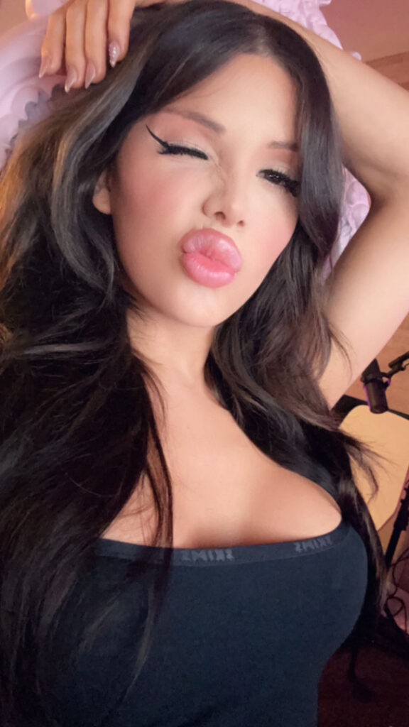 Trans – Instagram – Blaire White – Nude