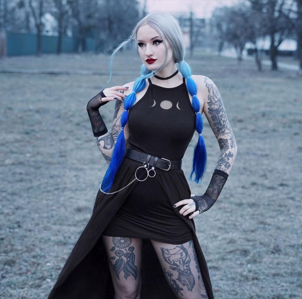 Instagram – BlueAstrid – Nude