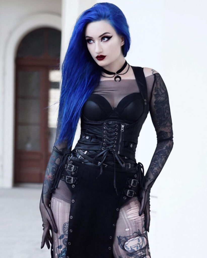 Instagram – BlueAstrid – Nude