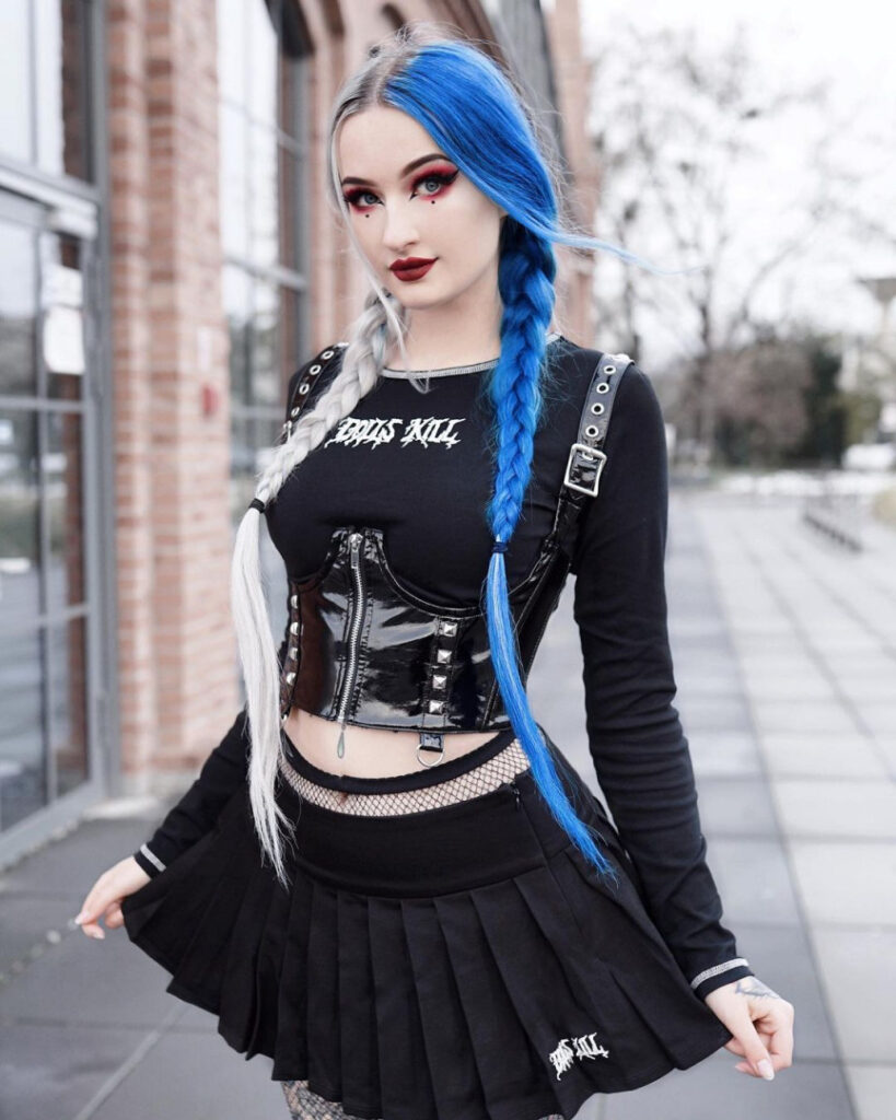 Instagram – BlueAstrid – Nude