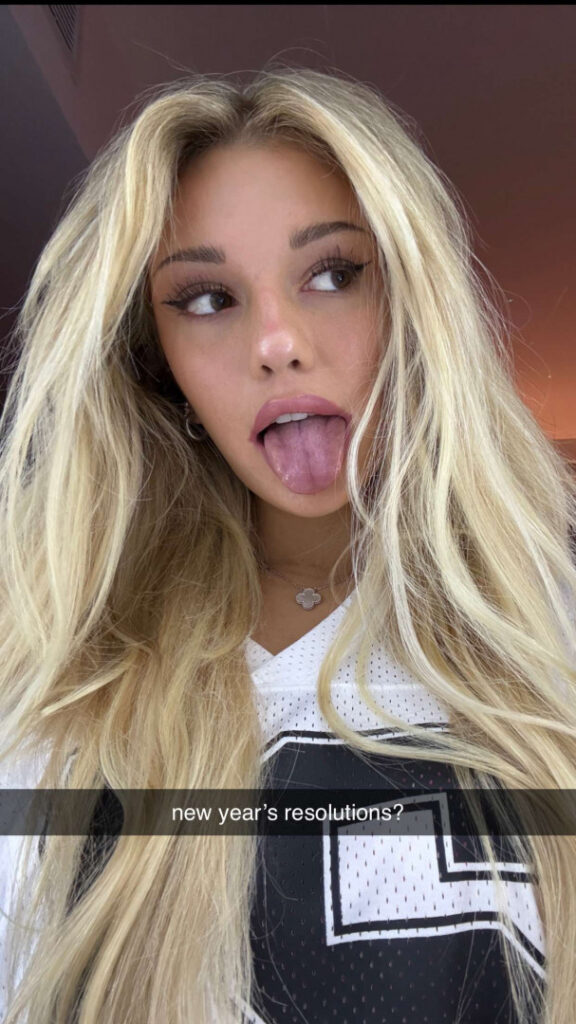 TikTok – Breckie Hill / @breckiehill – Nude