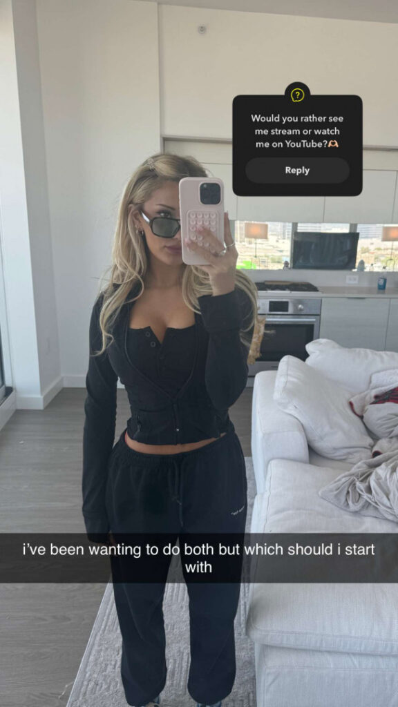 TikTok – Breckie Hill / @breckiehill – Nude