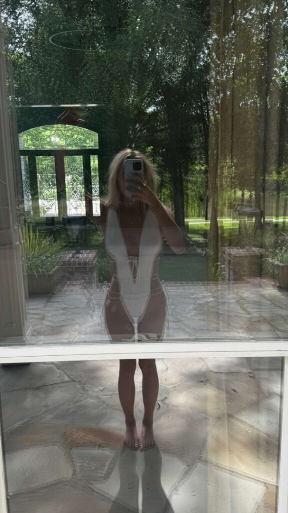 TikTok – Breckie Hill / @breckiehill – Nude