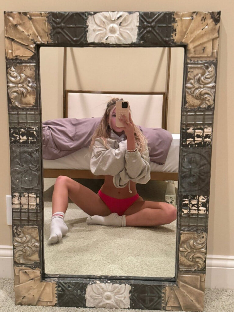 TikTok – Breckie Hill / @breckiehill – Nude