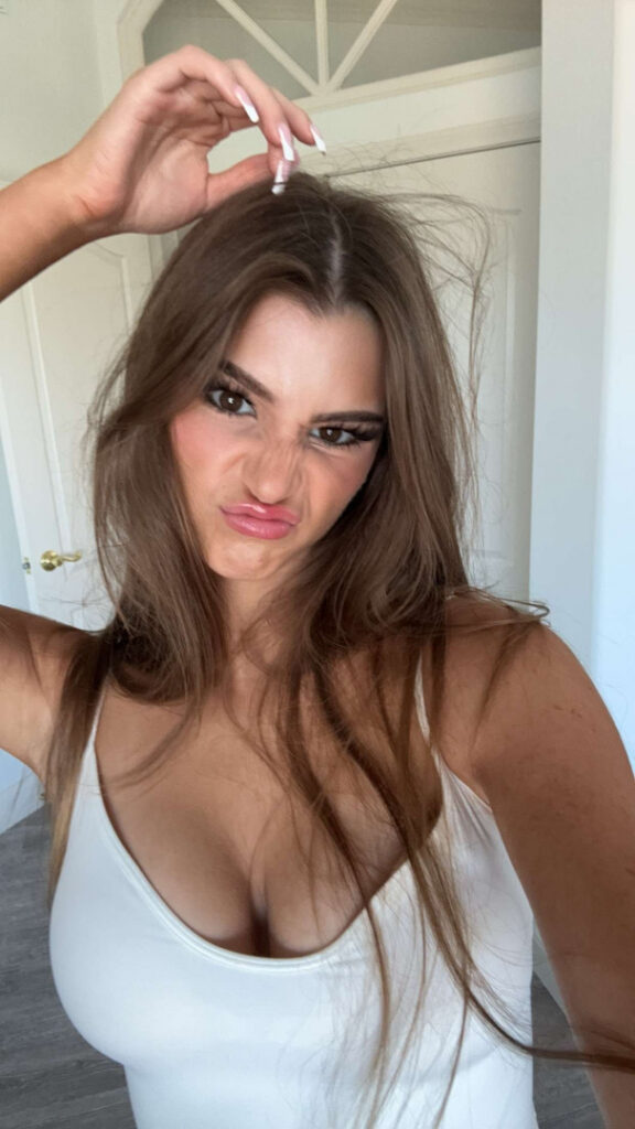 TikTok – Brooke Monk – Nude