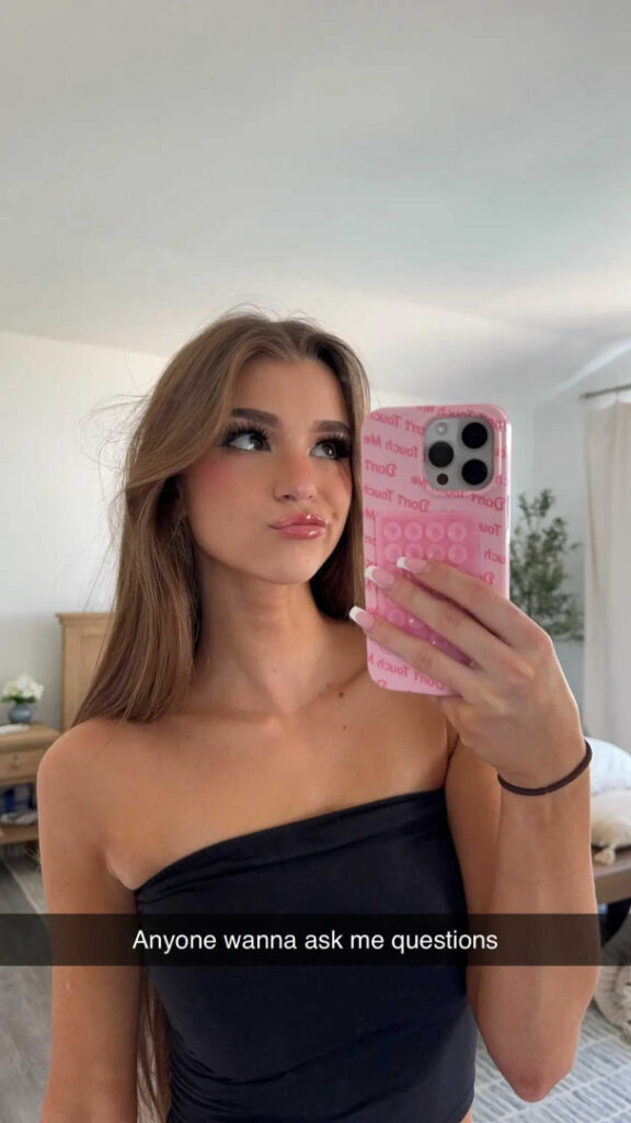 TikTok – Brooke Monk – Nude