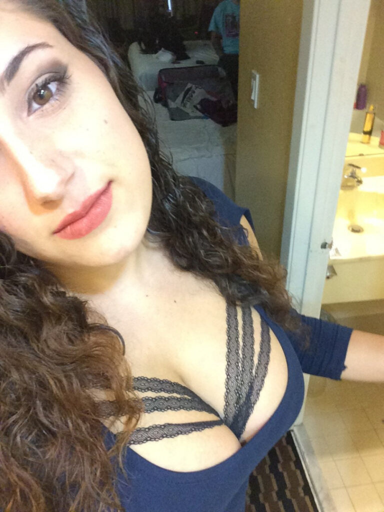 ManyVids – T H I C C – Brooke Wildee  Brookewildee5 – Nude Leaks