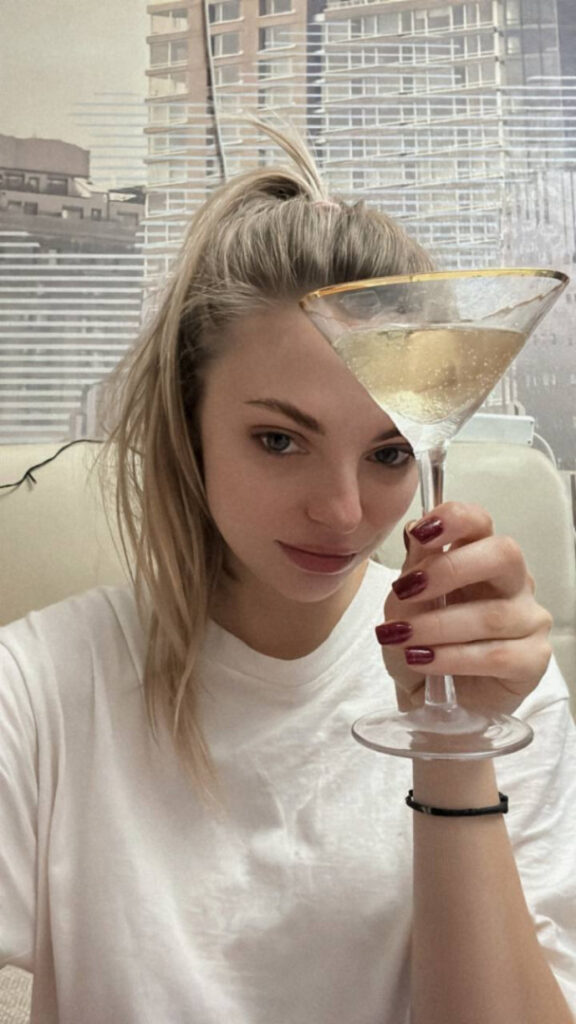 Twitch – Boosty – busya18plus – Nude