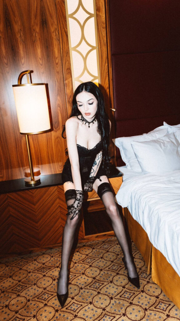 Twitch – by_owl – Nude